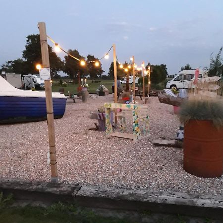 Locatie Het Knooppunt Engelse Chalet Nuis Екстериор снимка