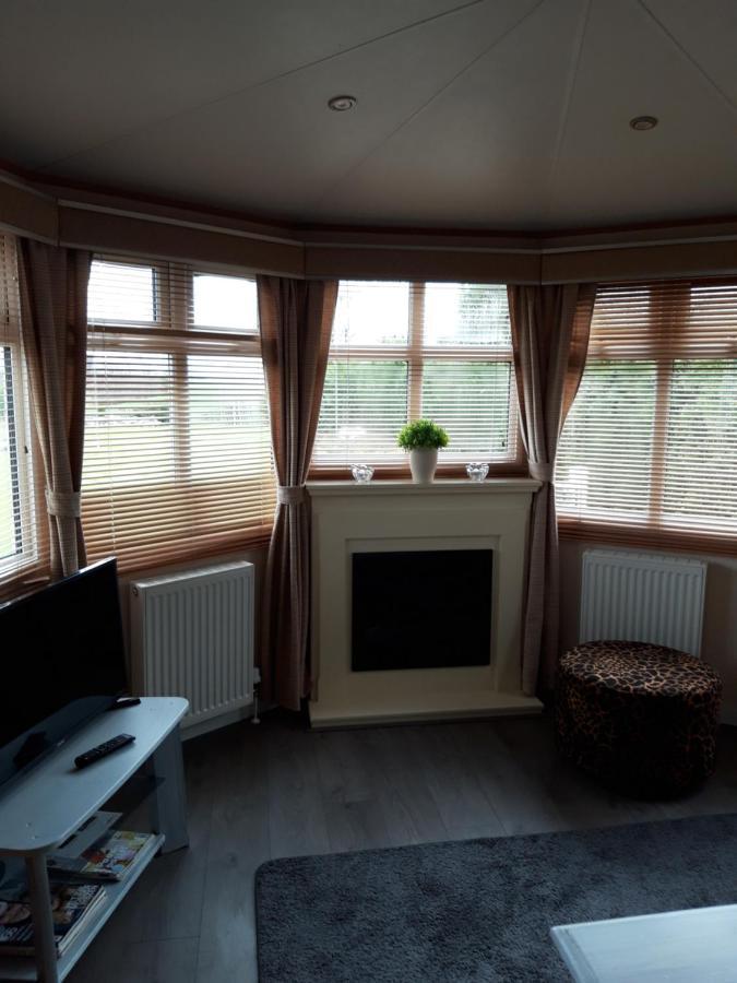 Locatie Het Knooppunt Engelse Chalet Nuis Екстериор снимка